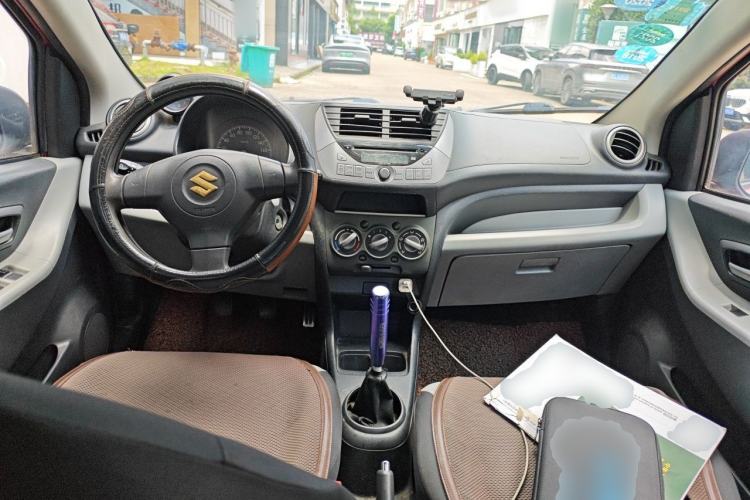 Used Suzuki Alto 2013 1.0L Manual Luxury Model Center Console