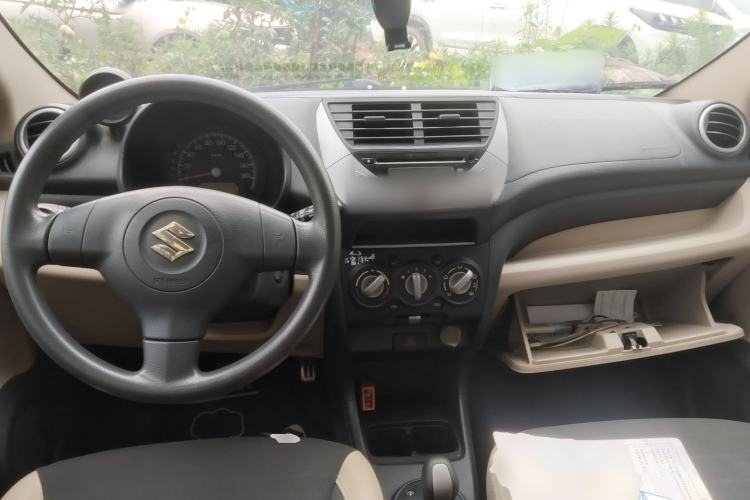 Used Suzuki Alto 2013 1.0L Automatic Luxury Model Center Console