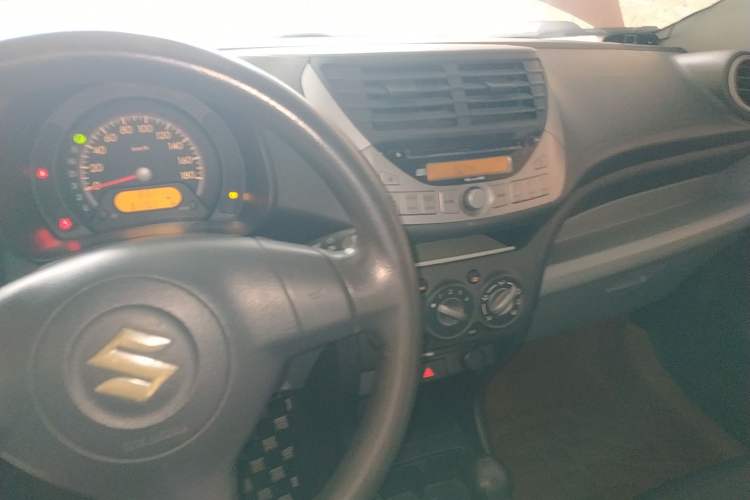 Used Suzuki Alto 2013 1.0L Automatic Luxury Model Center Console