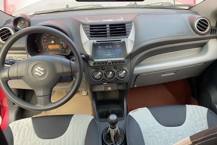 Used Suzuki Alto 2013 1.0L Manual Luxury Model Center Console