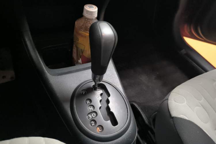 Used Suzuki Alto 2013 1.0L Automatic Luxury Model Gear Lever