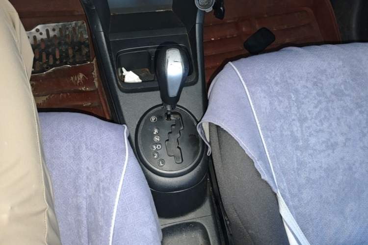 Used Suzuki Alto 2013 1.0L Automatic Luxury Model Gear Lever