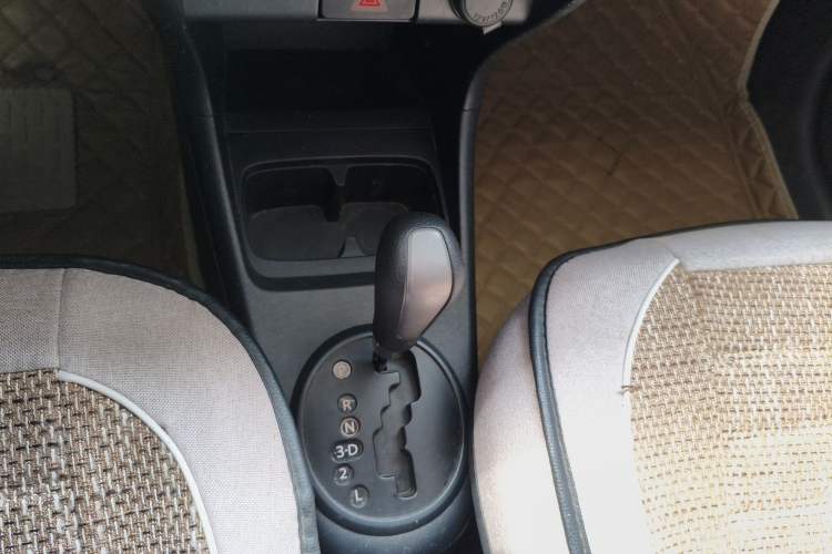 Used Suzuki Alto 2013 1.0L Automatic Luxury Model Gear Lever