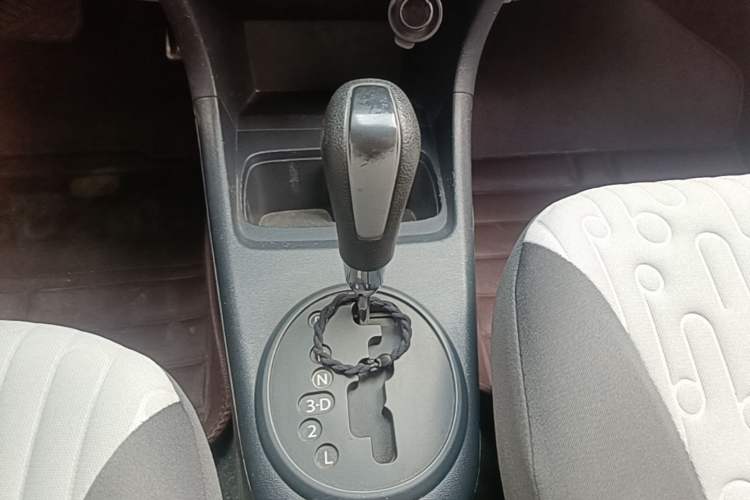 Used Suzuki Alto 2013 1.0L Automatic Luxury Model Gear Lever
