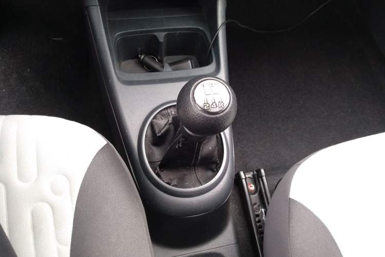 Used Suzuki Alto 2013 Revised Version 1.0L Manual Comfort Edition Gear Lever