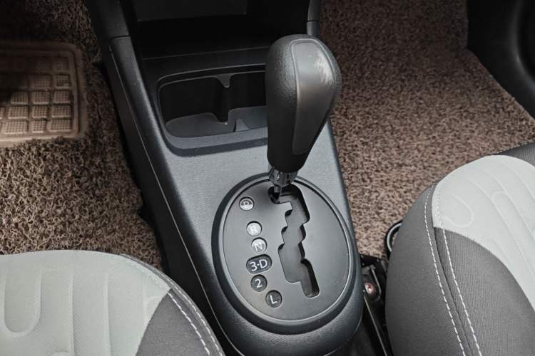 Used Suzuki Alto 2013 1.0L Automatic Luxury Model Gear Lever