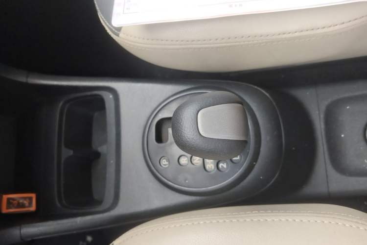 Used Suzuki Alto 2013 1.0L Automatic Luxury Model Gear Lever