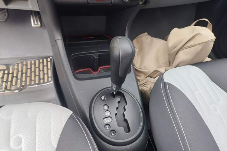 Used Suzuki Alto 2013 1.0L Automatic Luxury Model Gear Lever
