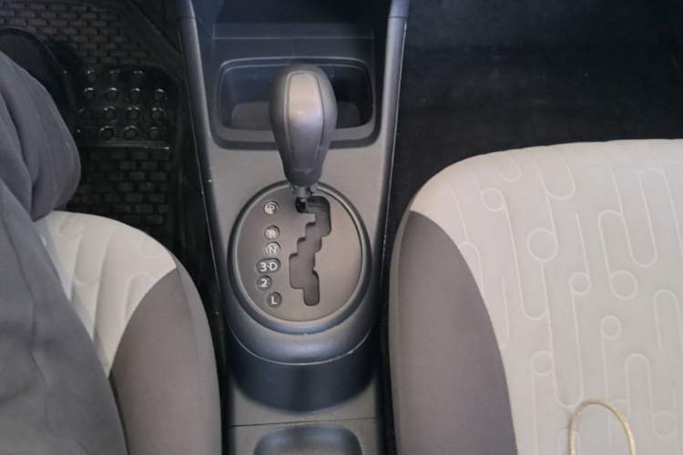 Used Suzuki Alto 2013 1.0L Automatic Luxury Model Gear Lever