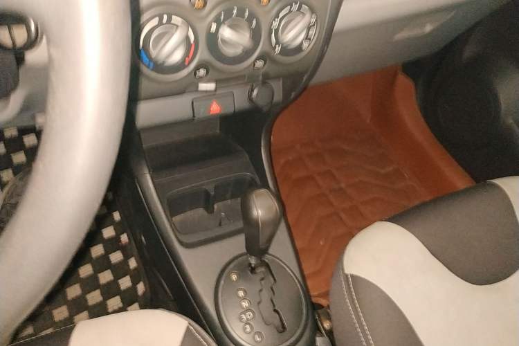 Used Suzuki Alto 2013 1.0L Automatic Luxury Model Gear Lever