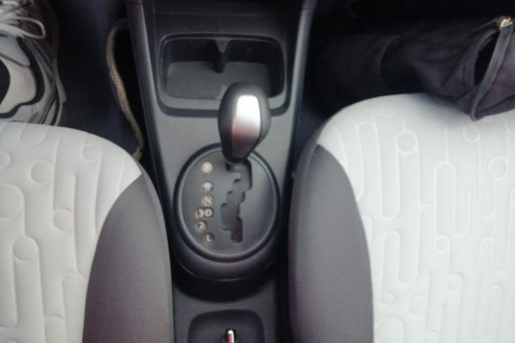 Used Suzuki Alto 2013 1.0L Automatic Luxury Model Gear Lever