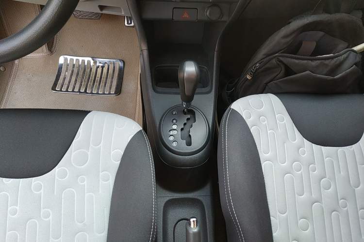 Used Suzuki Alto 2013 1.0L Automatic Luxury Model Gear Lever