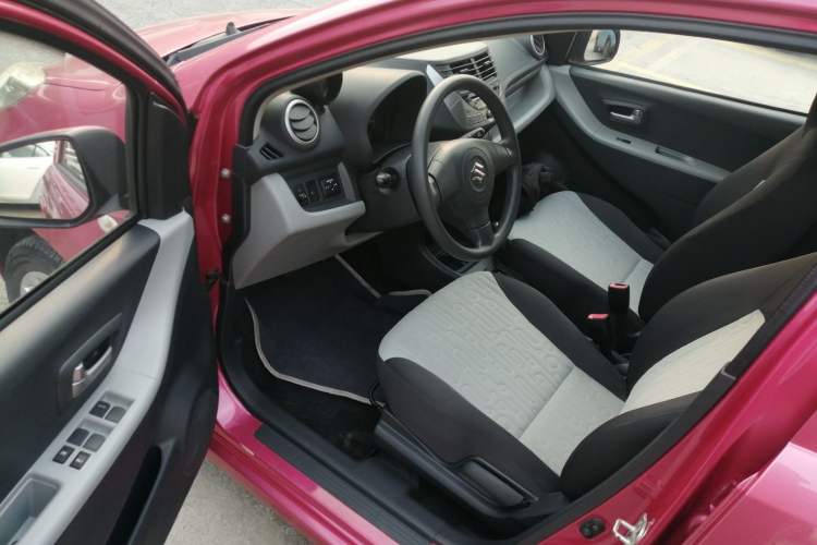 Used Suzuki Alto 2013 1.0L Automatic Luxury Model Interior 3