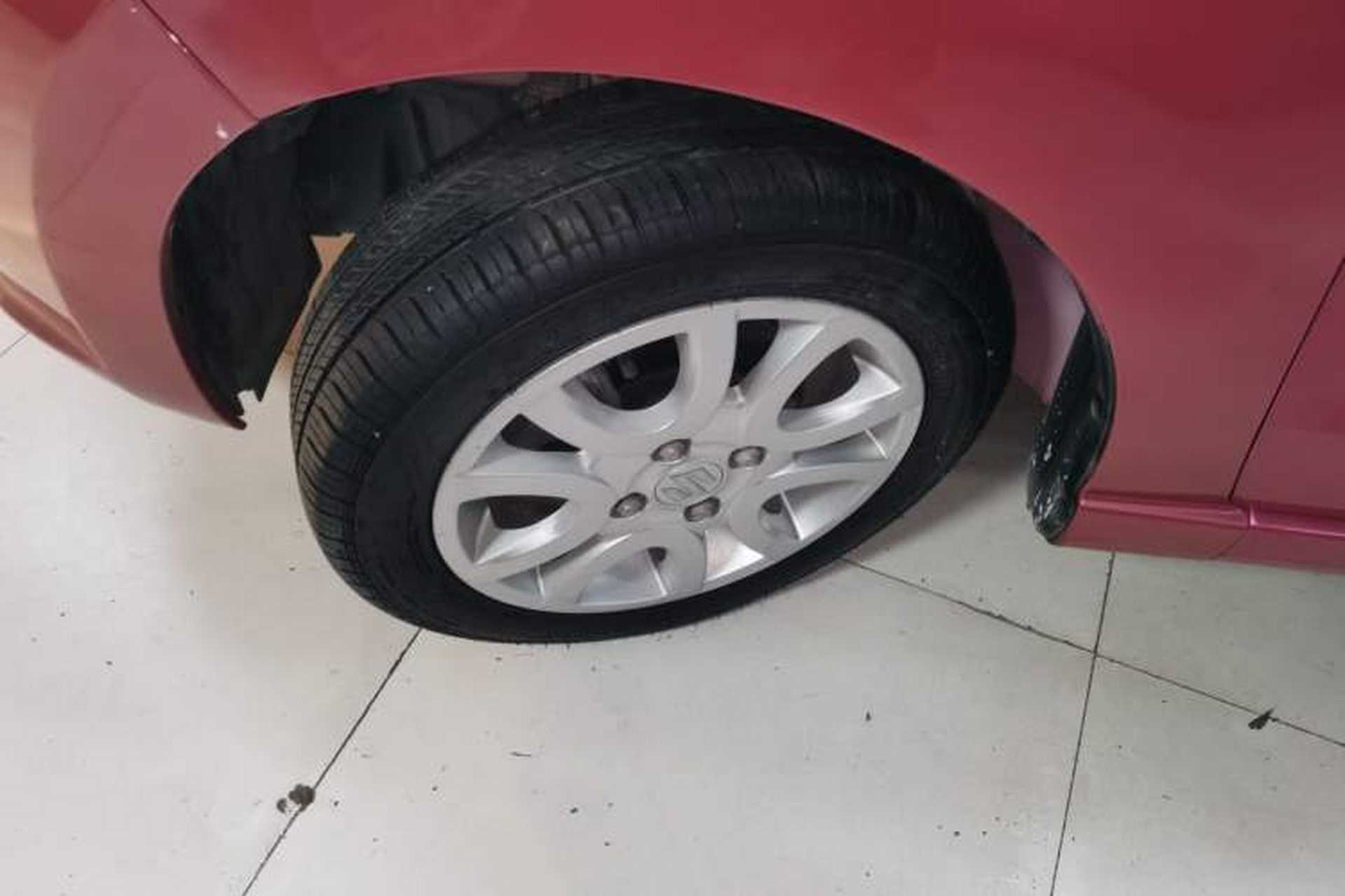Used Suzuki Alto 2013 1.0L Automatic Luxury Model Left Front Wheel Hub
