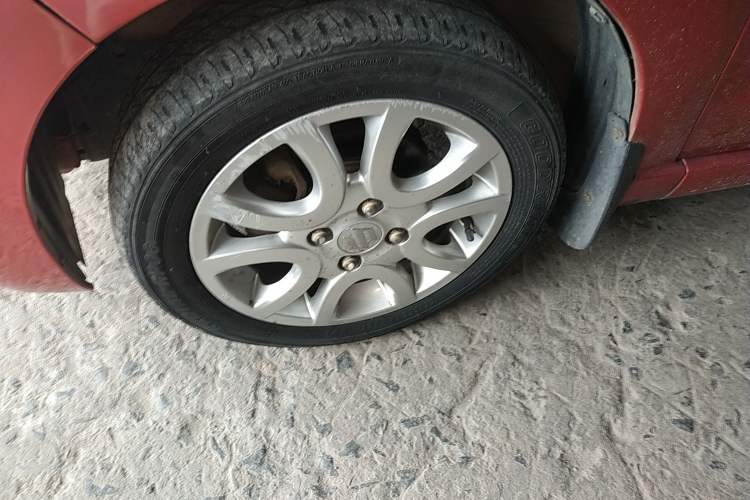 Used Suzuki Alto 2013 1.0L Automatic Luxury Model Left Front Wheel Hub