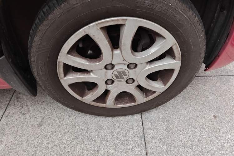 Used Suzuki Alto 2013 1.0L Manual Luxury Model Right Front Wheel Hub