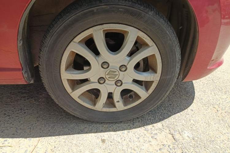 Used Suzuki Alto 2013 1.0L Automatic Luxury Model Right Front Wheel Hub