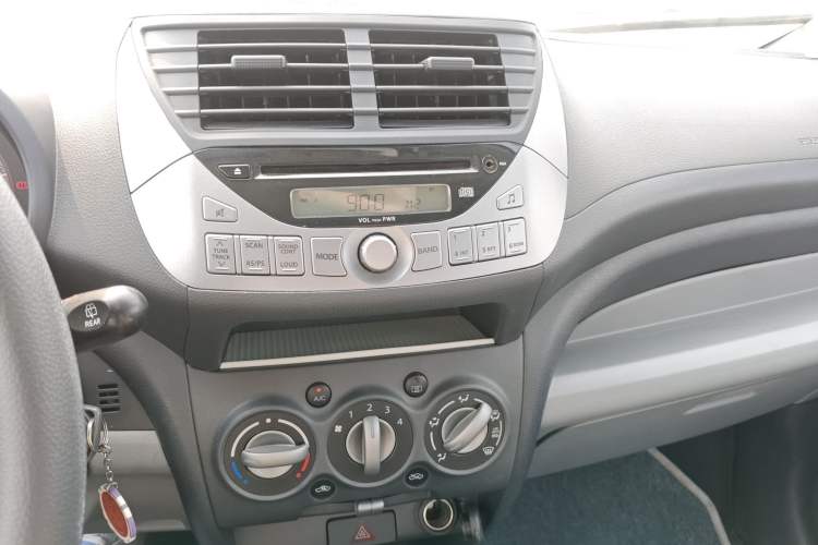 Used Suzuki Alto 2013 1.0L Automatic Luxury Model Audio And AC Panel