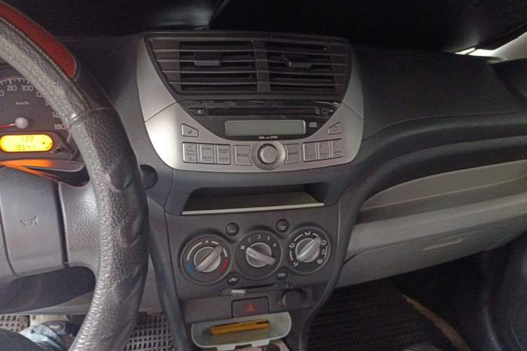 Used Suzuki Alto 2013 1.0L Manual Luxury Model Audio And AC Panel