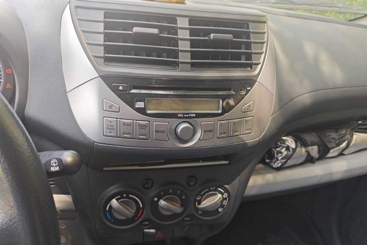 Used Suzuki Alto 2013 1.0L Manual Luxury Model Audio And AC Panel
