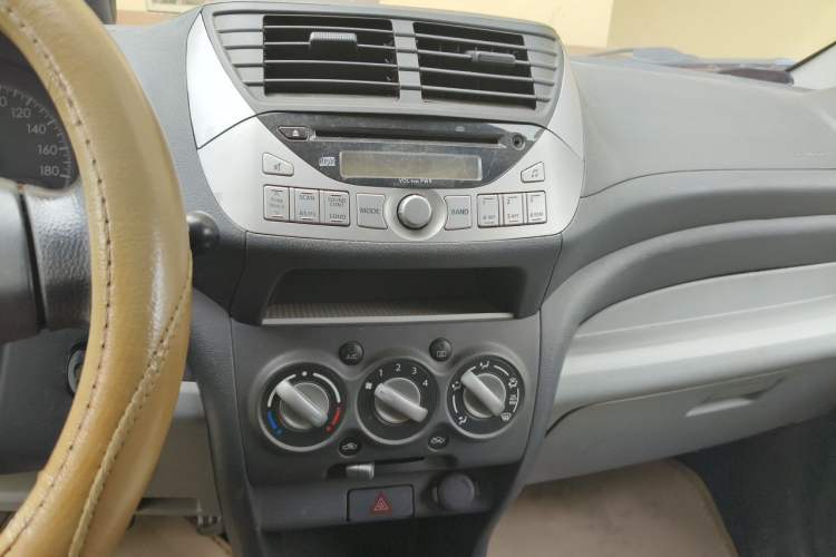 Used Suzuki Alto 2013 1.0L Manual Luxury Model Audio And AC Panel
