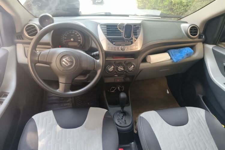 Used Suzuki Alto 2013 1.0L Automatic Luxury Model Center Console