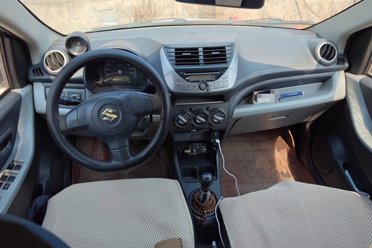 Used Suzuki Alto 2013 1.0L Manual Luxury Model Center Console