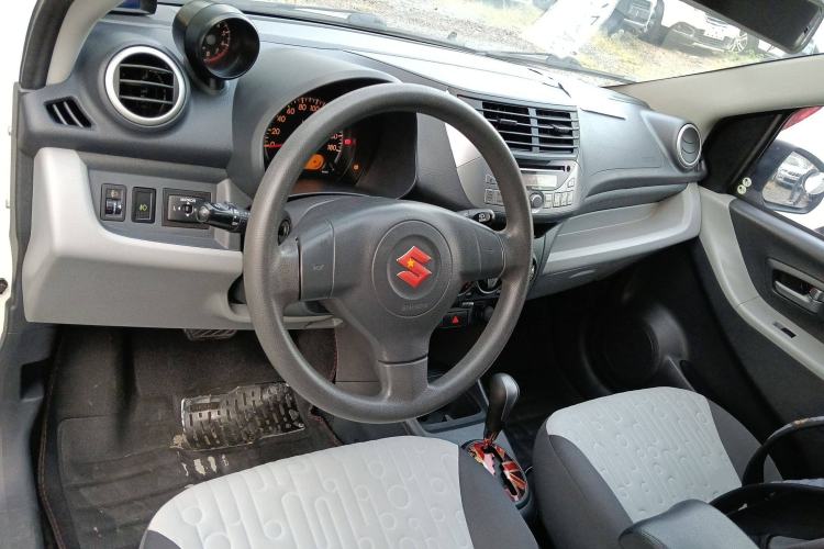 Used Suzuki Alto 2013 1.0L Automatic Luxury Model Center Console