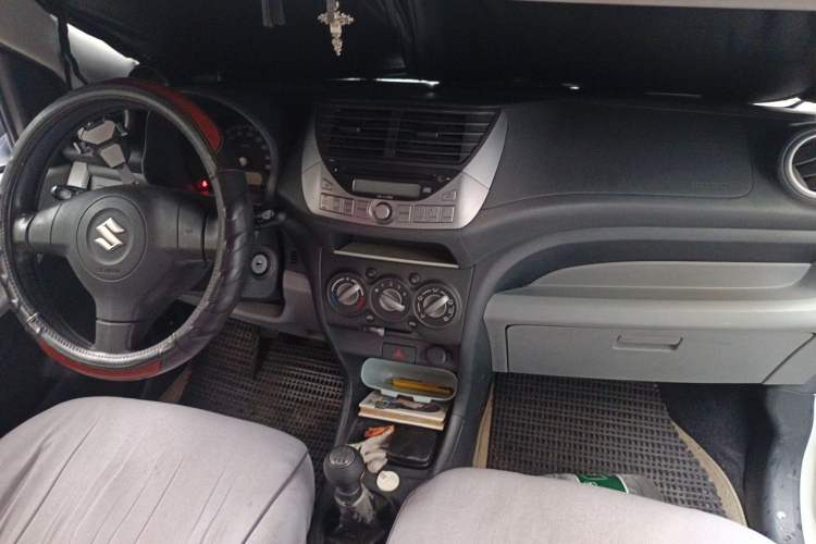 Used Suzuki Alto 2013 1.0L Manual Luxury Model Center Console