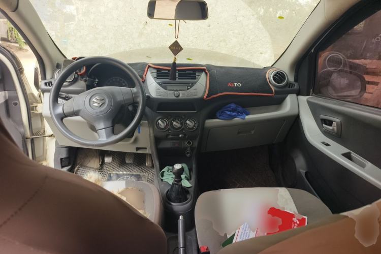 Used Suzuki Alto 2013 1.0L Manual Luxury Model Center Console