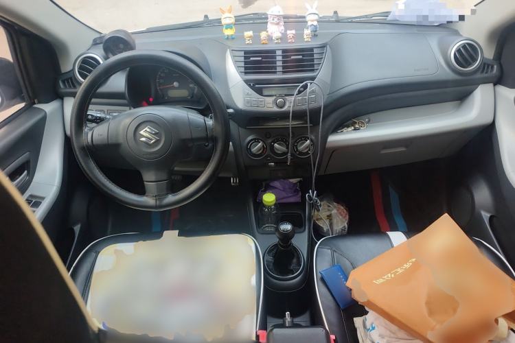 Used Suzuki Alto 2013 1.0L Manual Luxury Model Center Console