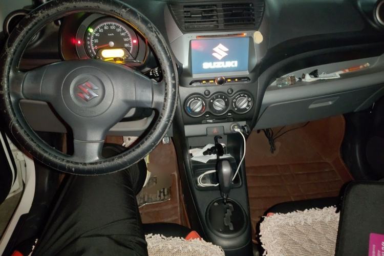 Used Suzuki Alto 2013 1.0L Automatic Luxury Model Center Console