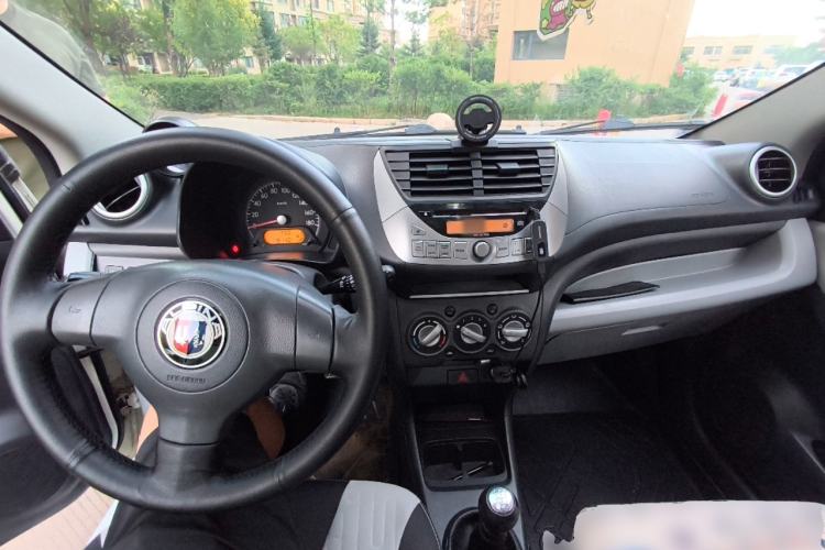Used Suzuki Alto 2013 1.0L Manual Luxury Model Center Console