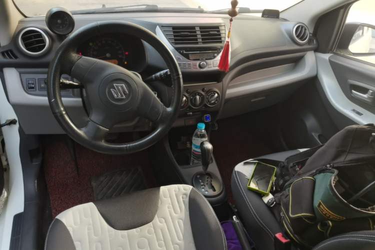 Used Suzuki Alto 2013 1.0L Automatic Luxury Model Center Console