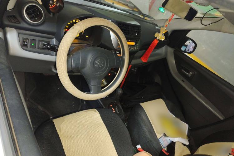 Used Suzuki Alto 2013 1.0L Automatic Luxury Model Center Console