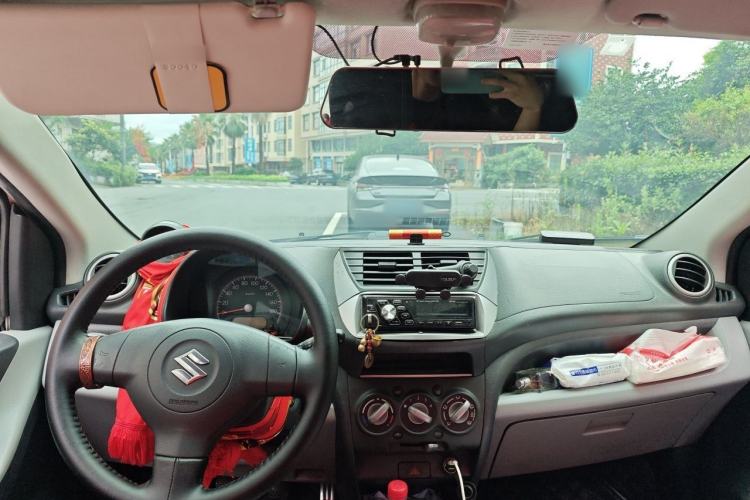 Used Suzuki Alto 2013 1.0L Manual Luxury Model Center Console