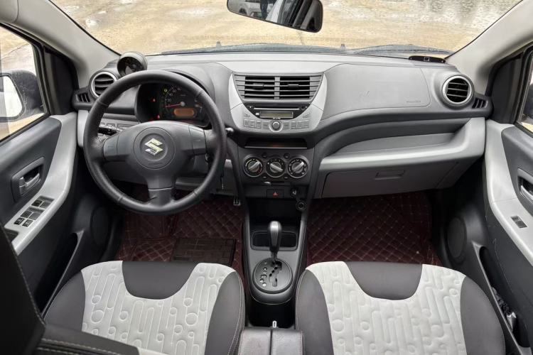 Used Suzuki Alto 2013 1.0L Automatic Luxury Model Center Console