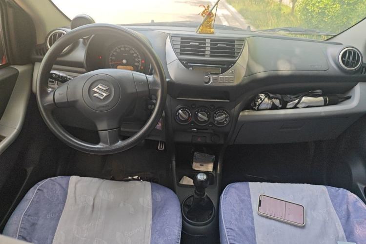Used Suzuki Alto 2013 1.0L Manual Luxury Model Center Console
