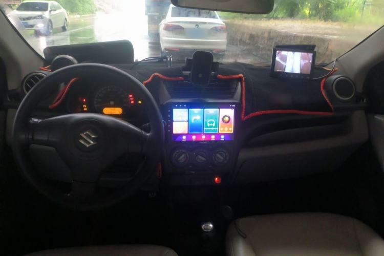 Used Suzuki Alto 2013 1.0L Manual Luxury Model Center Console