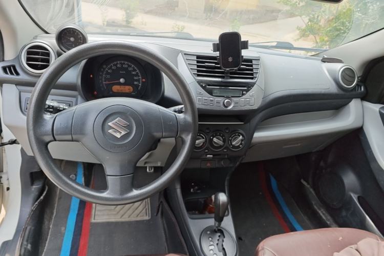 Used Suzuki Alto 2013 1.0L Automatic Luxury Model Center Console