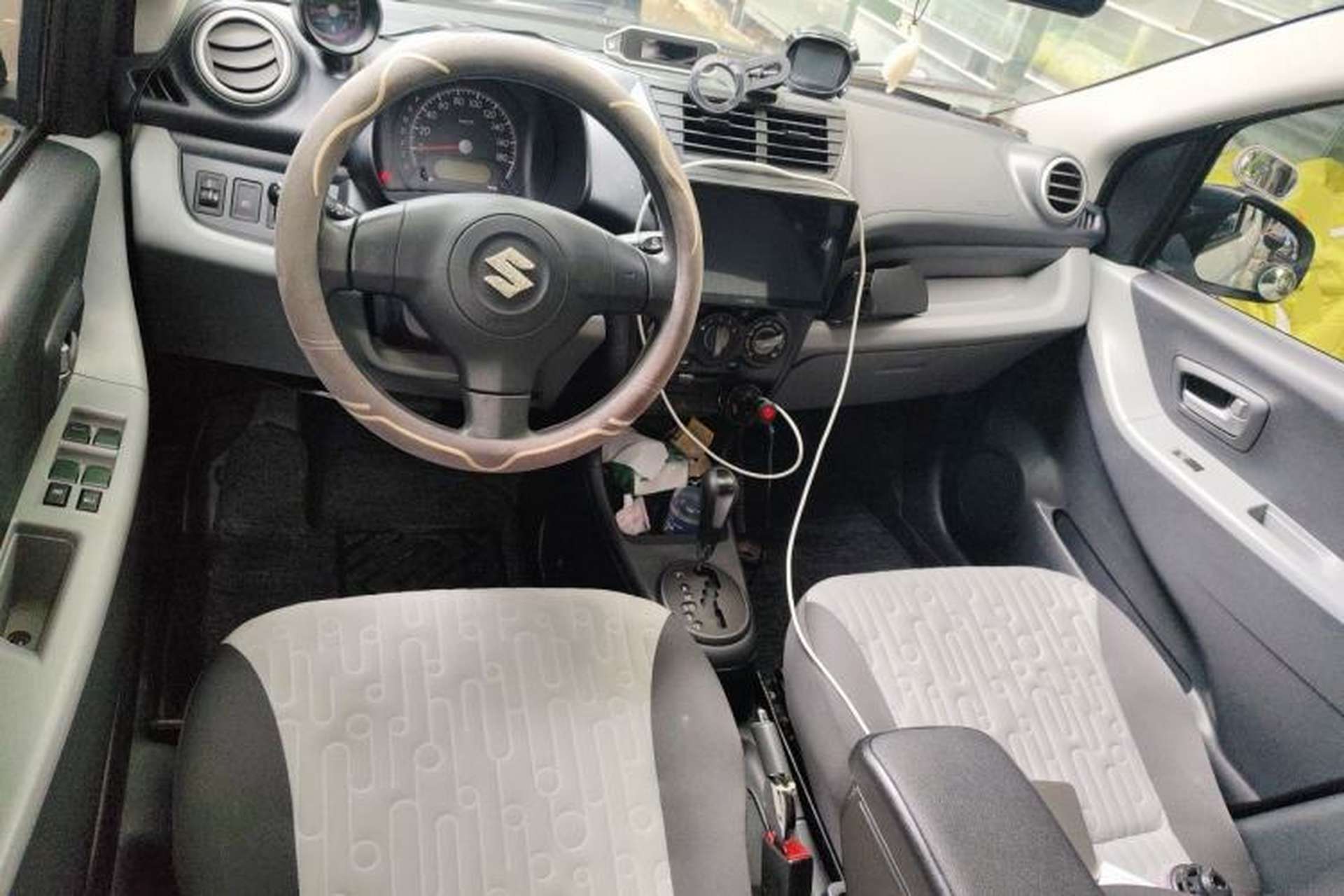 Used Suzuki Alto 2013 1.0L Automatic Luxury Model Center Console