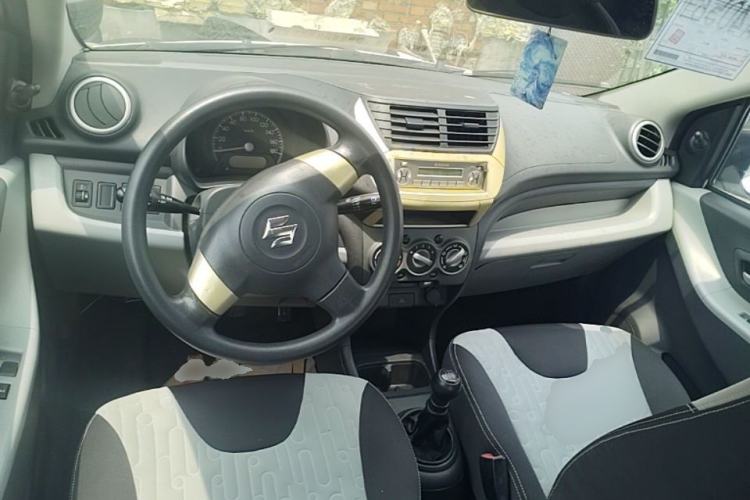 Used Suzuki Alto 2013 1.0L Manual Comfort Version Center Console