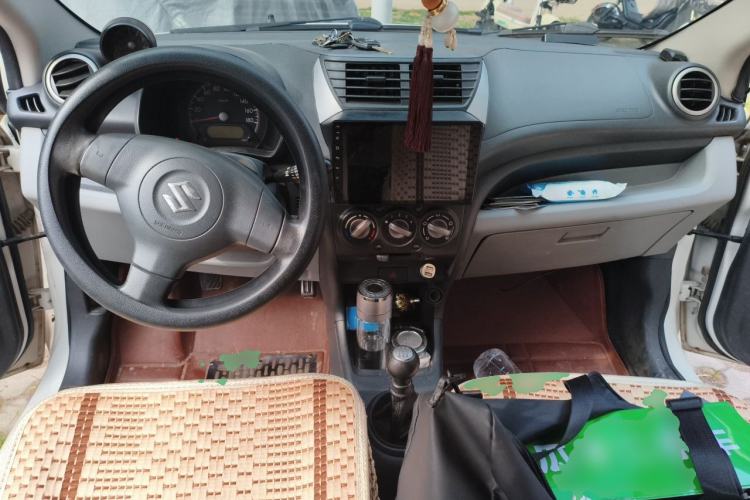 Used Suzuki Alto 2013 1.0L Manual Luxury Model Center Console
