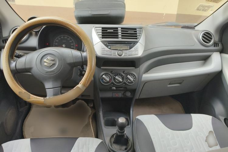 Used Suzuki Alto 2013 1.0L Manual Luxury Model Center Console