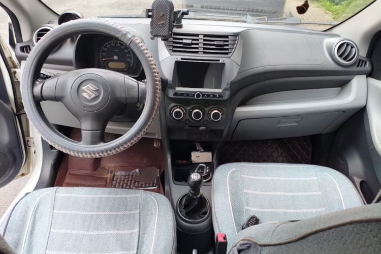 Used Suzuki Alto 2013 1.0L Manual Luxury Model Center Console