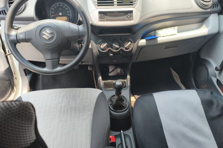 Used Suzuki Alto 2013 1.0L Manual Utility Model Center Console