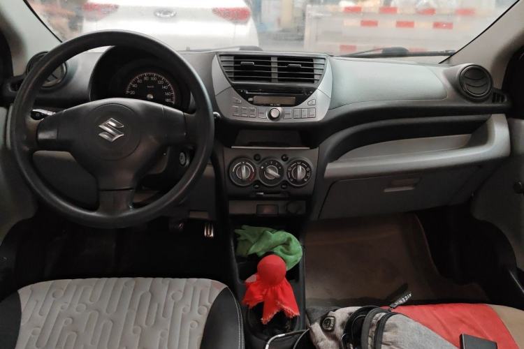Used Suzuki Alto 2013 1.0L Manual Utility Model Center Console