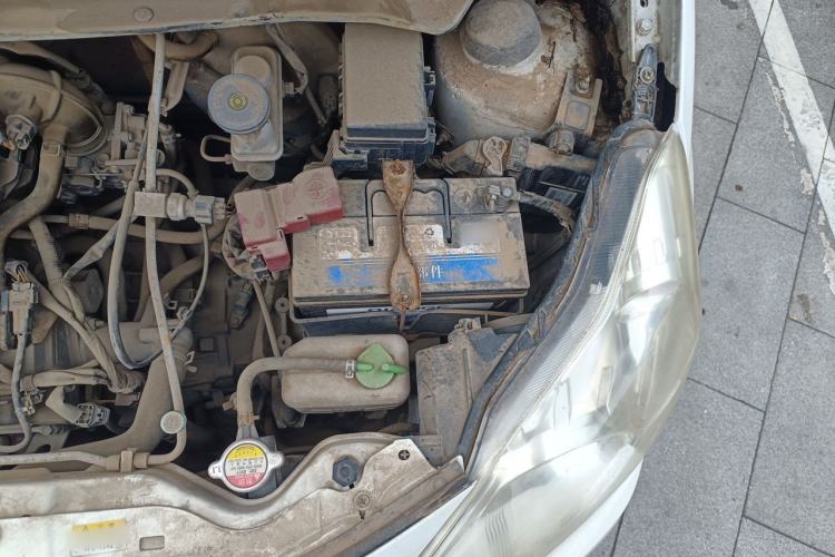 Used Suzuki Alto 2013 1.0L Automatic Luxury Model Engine Bay Left