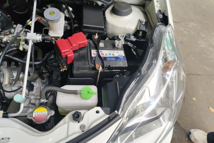 Used Suzuki Alto 2013 1.0L Automatic Luxury Model Engine Bay Left