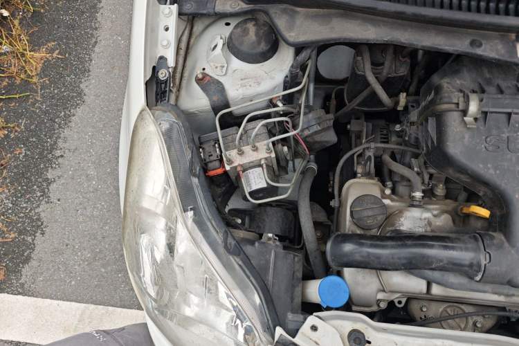 Used Suzuki Alto 2013 1.0L Manual Luxury Model Engine Bay Right